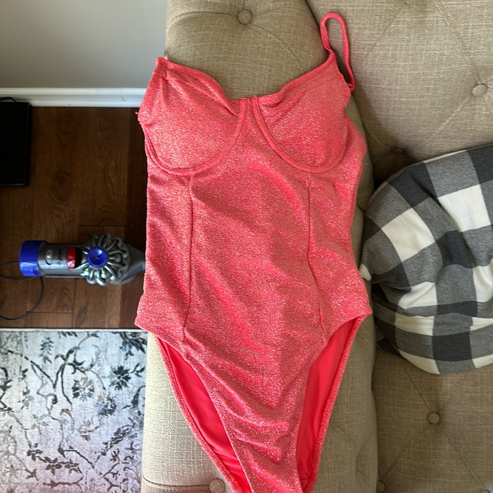 Like new worn once or twice bought in February 24. Fits like women’s 6-8